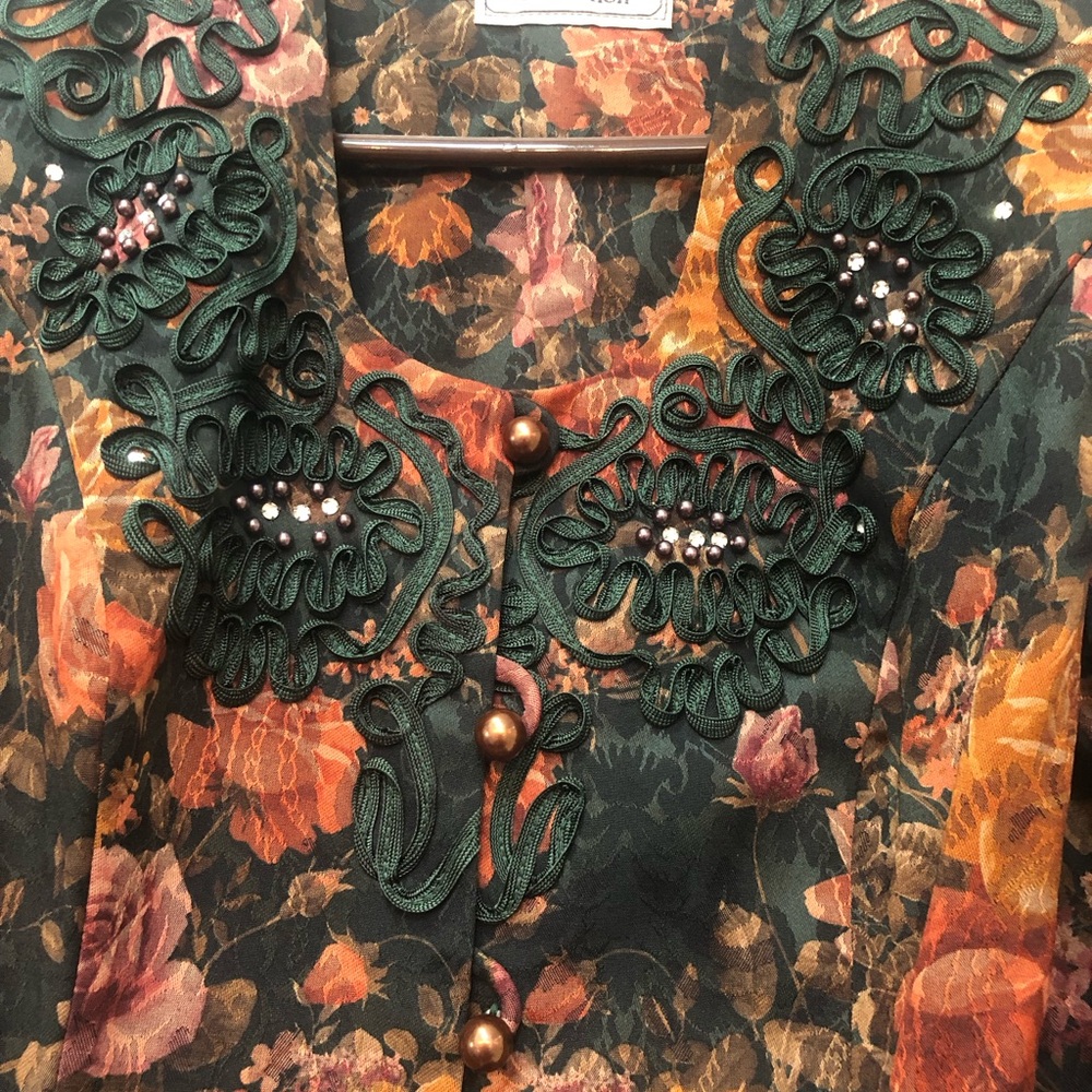Perfect for a Fall wedding. 2/piece ensemble - Picture 2 of 4